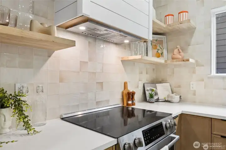Quartz countertops with backsplash to ceiling
