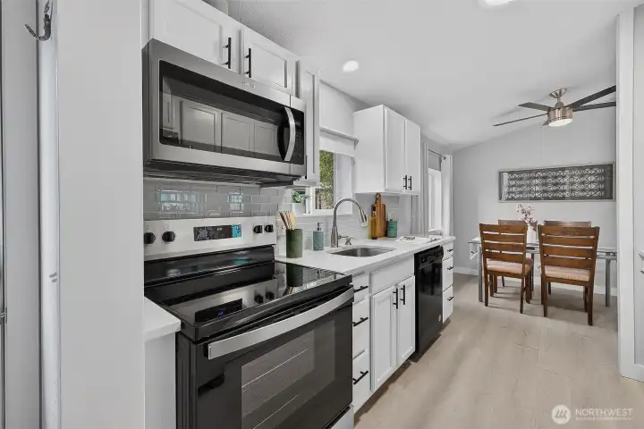 Sleek, efficient, and ready for whatever’s on the menu—this kitchen keeps everything within easy reach.