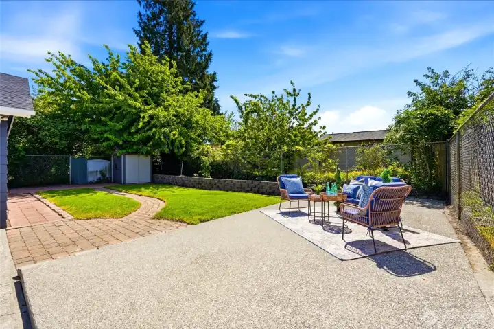 It’s ideal for grilling, relaxing, or hosting friends and family.