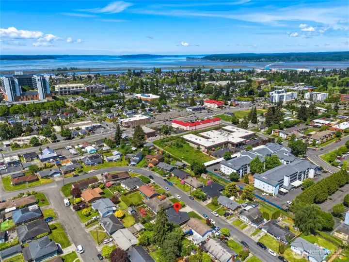 Nearby access includes schools, dining, parks, and shopping.