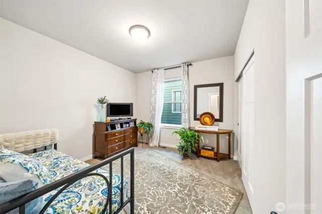 2nd bedroom
