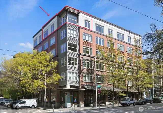 This top-floor, southwest corner unit (outlined in red) sits above Pine St and Belmont, drenched in natural light with sweeping views. It offers a peaceful retreat while still immersed in the vibrant heart of Capitol Hill—just steps from top dining destinations like Fogón Cocina and more.