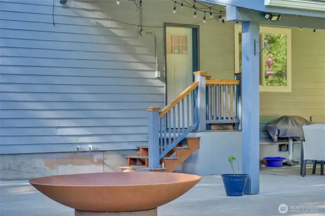 Firepit and back patio