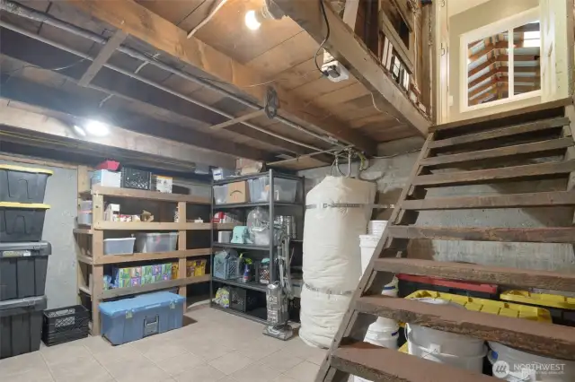 More storage area in cellar/basement