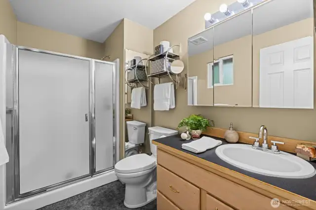 Primary 3/4 bath en suite.