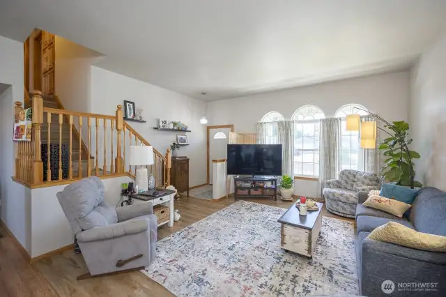 Livingroom with high ceilings