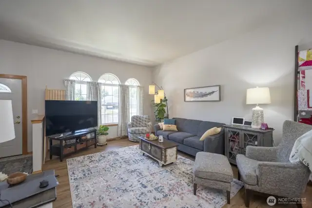 Livingroom with high ceilings