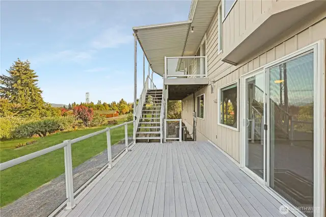 Lower deck