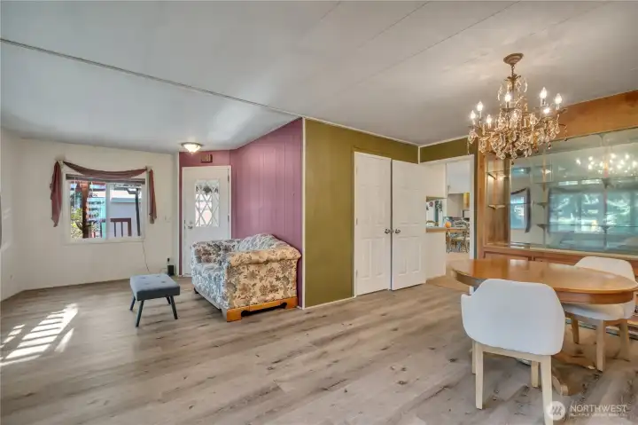 Large Family Room with new laminate floors ~