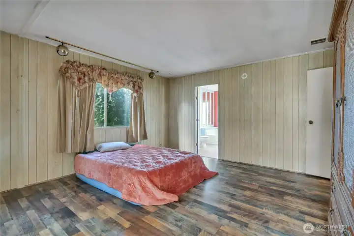 Huge primary suite ~