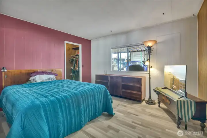 2nd bedroom with it's own bathroom & walk-in closet ~