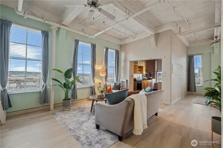 Industrial Flat with original wooden beams and spectacular views of water way and Mt Rainer