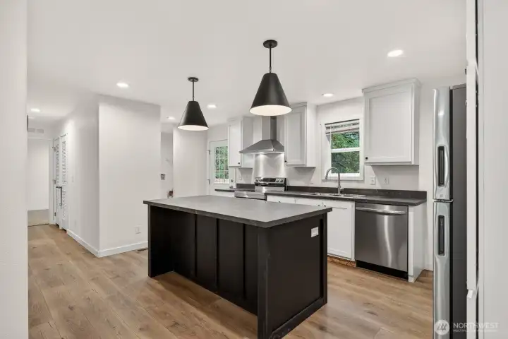 Stunning kitchen with two-tone cabinetry
