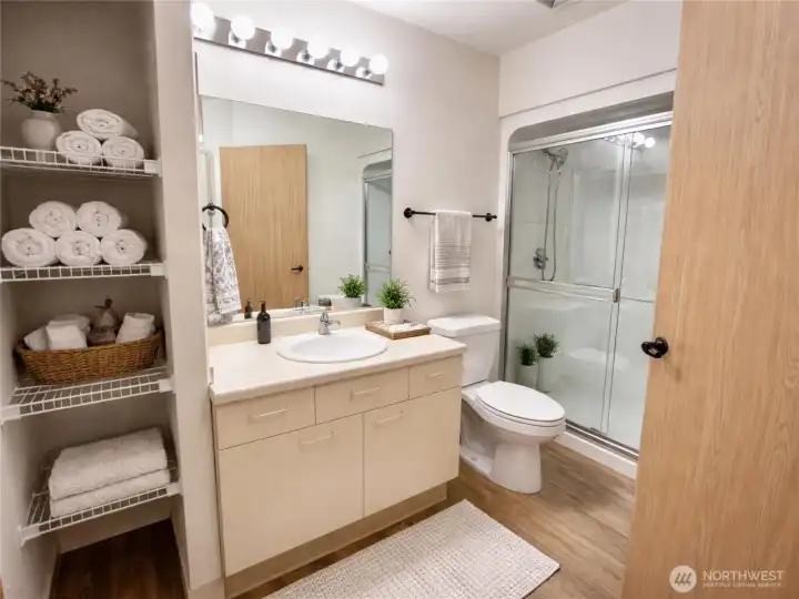 Master Bath (Virtually Staged)