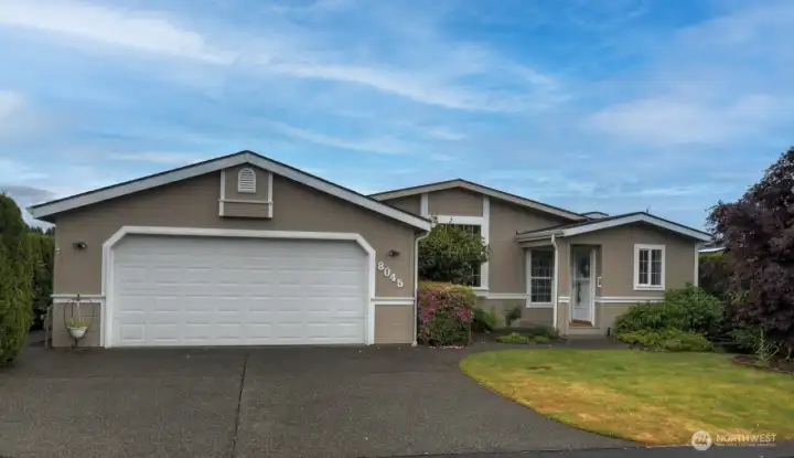 This 1,977 sf, three bedroom, two bath move-in ready home provides convenience, comfort and carefreel living in Laurel Oaks