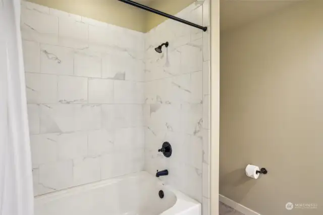 HUGE combo soaking tub/shower