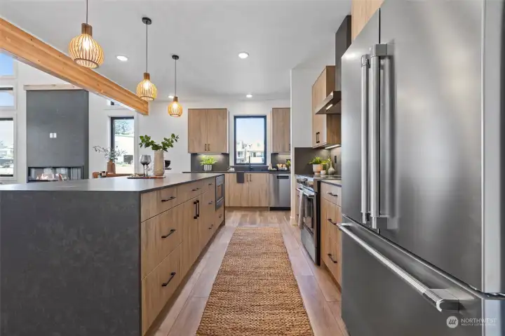 Photos represent builder's finish product and may not be exact.