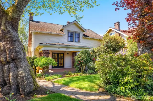 A VERY RARE opportunity to own this magnificent Historic Craftsman 2,213 sf 4 bed/2 bath home on 1/3 acre in the heart of the Historic West Side! Original home of Herbert Sieler, 1919 Secretary of State & later Senator. Hi-ceilings & elegantly large rooms enhanced by original crystal chandeliers. Picture windows open to your mature landscaping that graciously provides a hidden oasis like a private park. Beautiful kitchen remodel with new cabinets & appliances, yet maintains the era esthetics. So too the lovely upstairs bath remodel. Gorgeous hardwood floors & primary bedrooms on both floors. Updates include new electrical panel, new boiler, new hot water tank, new gutters & 8 yr old roof. You don't want to miss out on this beautiful home!