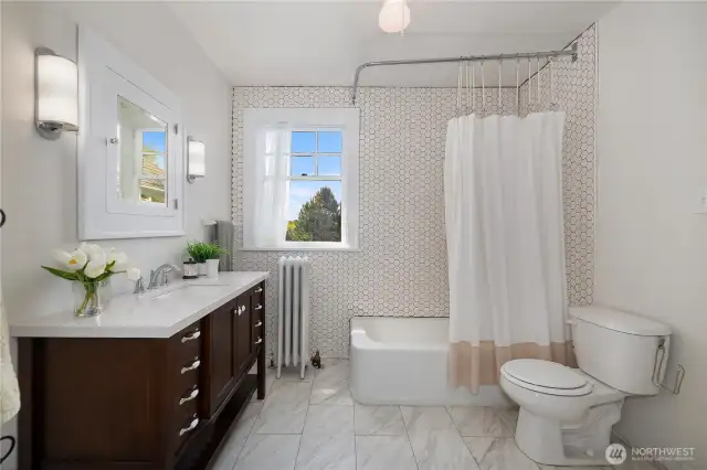 Upstairs primary continental bath