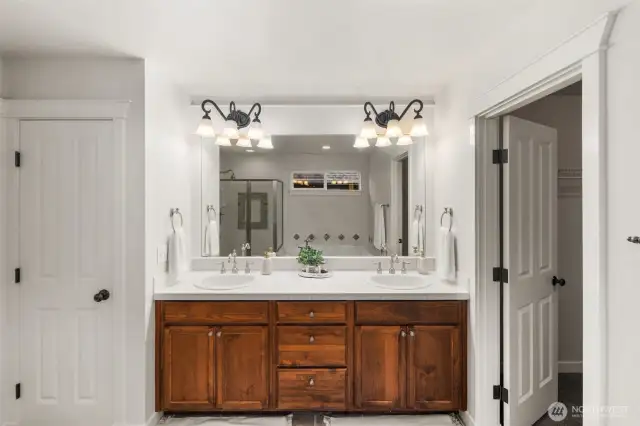 Cared for primary bathroom with tiled shower, soaking tub, separate toilet area and large walk in closet and linen closet.
