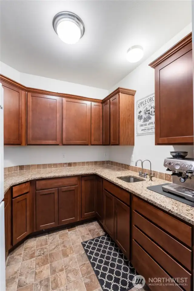 Fabulous butler's pantry for all your kitchen gadgets. Sink offering under cabinet water filtration system for the purest drinking water.
