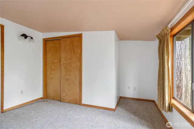 Bedroom 2 with the little nook or computer area.