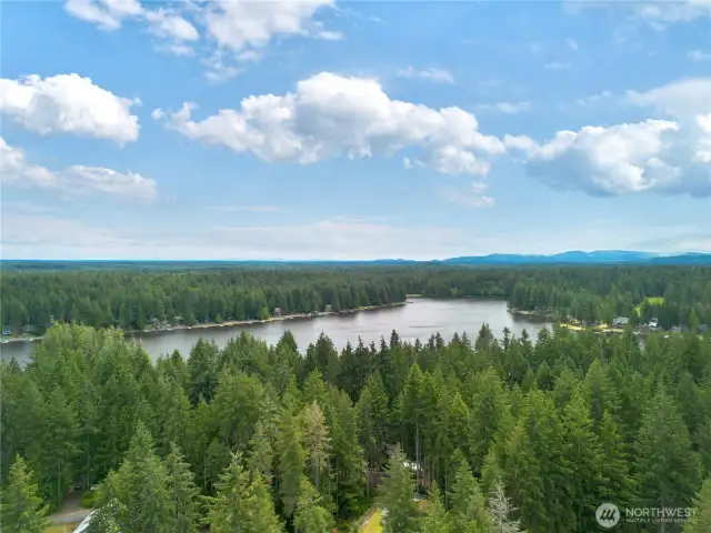 View to the lake. Just one minute to the nearest boat launch!