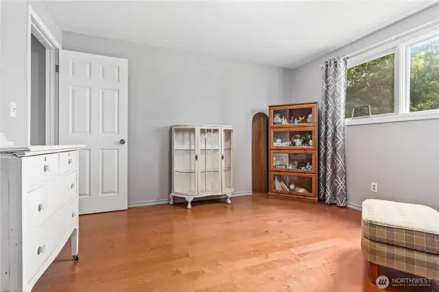 2nd bedroom