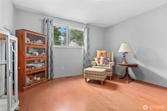 2nd bedroom