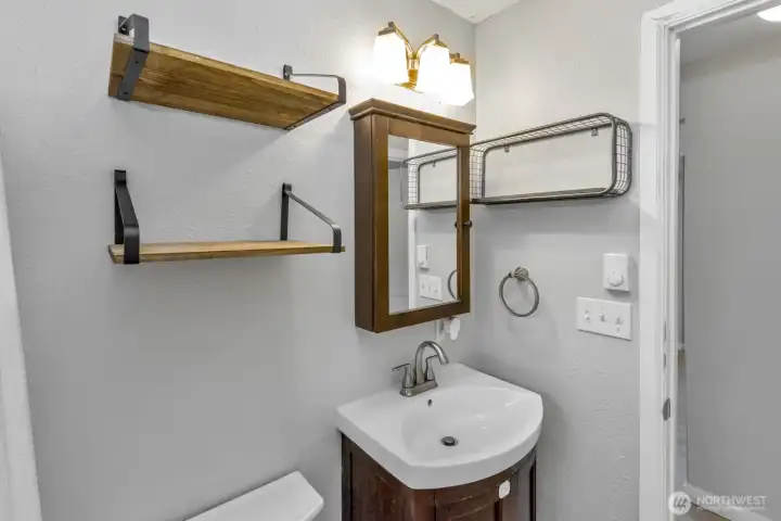 Good shelving for storage of towels and a newer vanity