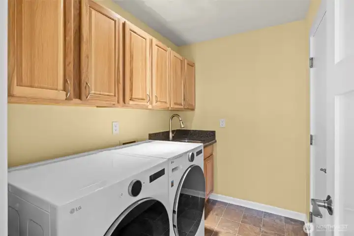 Laundry room with sink