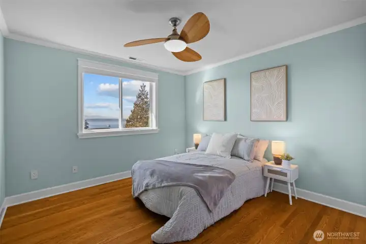 Bedroom overlooking the sounds and mountain