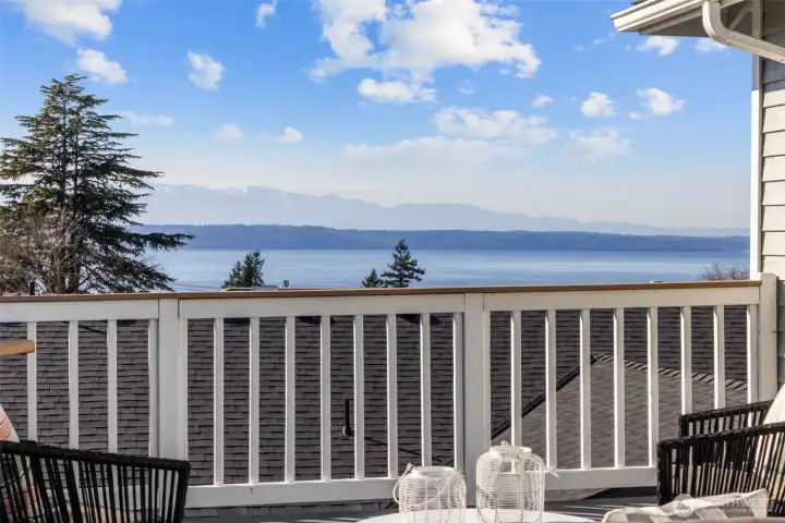 Here comes the ferry!