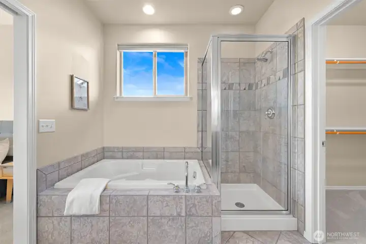 Soaking tub in primary bath