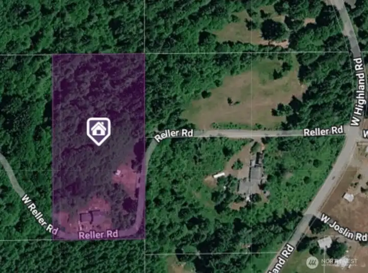 The property is highlighted in purple and extends a long ways back into the trees.