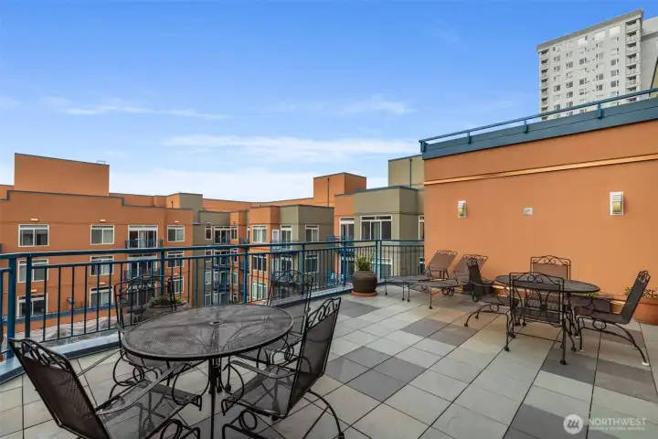 The 7th floor BBQ deck is just a few steps away from this unit, great and convenient to host overflow guests.