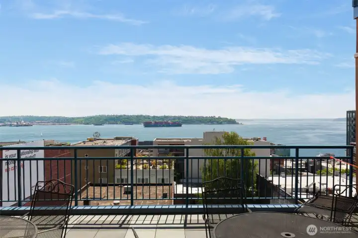 The 2nd rooftop deck faces west to Puget Sound. With grills and seating, a beautiful place to spend time.
