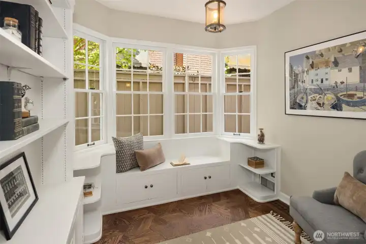 Rich in warmth and personality, the charming Reading Room offers a quiet escape and a perfect spot for reading, conversation, or reflection.