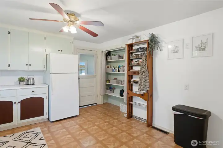 Kitchen/Pantry