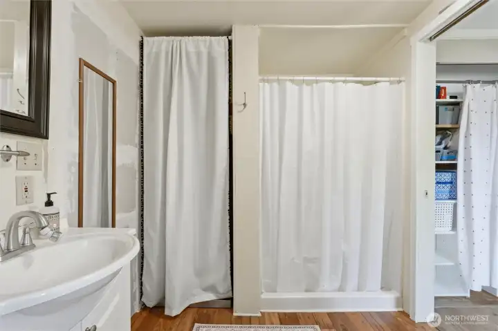 Full Bathroom off Family Room