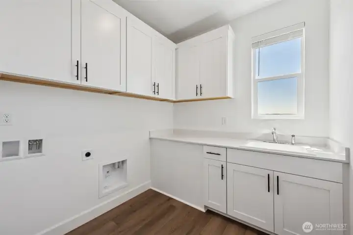 Photos are of a previous Daley. Colors and finishes will vary.
