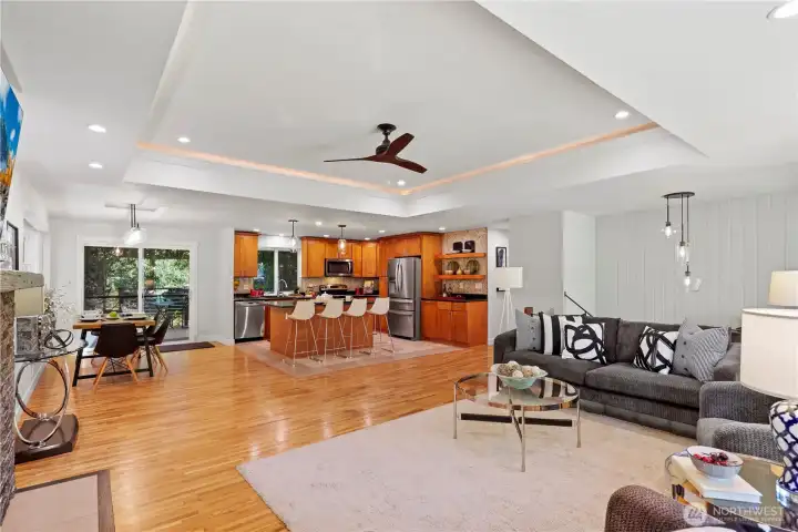 Great for entertaining, the kitchen/dining/living area all together Great for entertaining, the kitchen/dining/living area all together