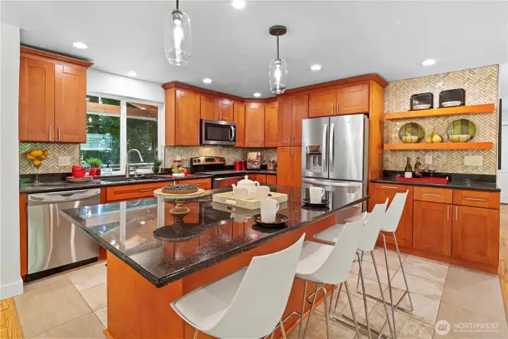 Love the extra cabinets & shelves to the right! Love the extra cabinets & shelves to the right!