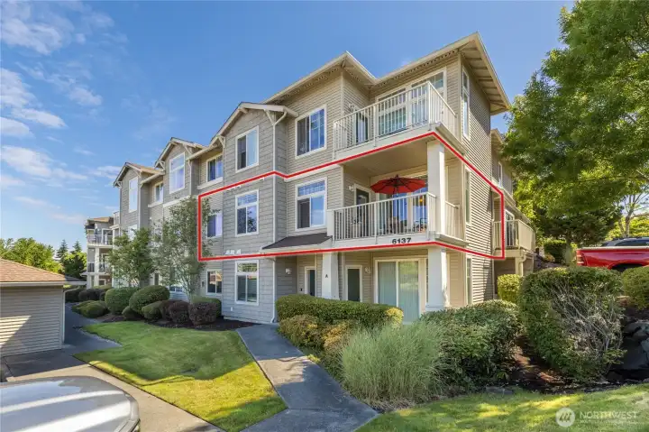Welcome to carefree, single-level living in this Capri condominium with zero stairs for easy accessibility.