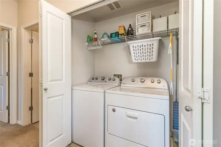 Convenient in-unit laundry. Washer and dryer stay!