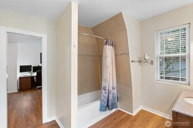 Beautifully remodeled 2nd floor Main Bath
