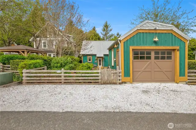A rarity in Seabrook's newer construction is the ability to have a garage. Keep your bikes, beach gear and more stored away in this private garage at Into the Woods.
