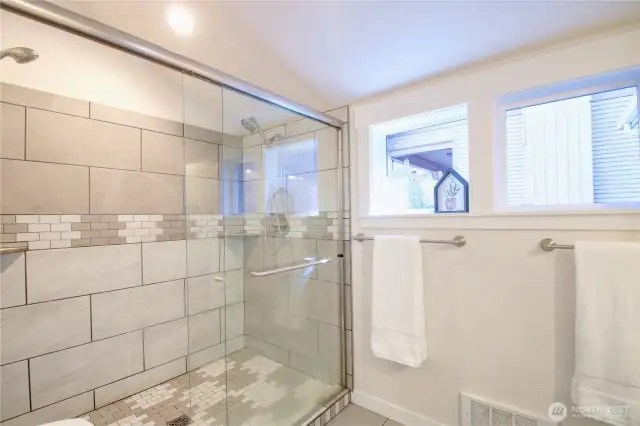 LARGE 2 headed shower in main bathroom