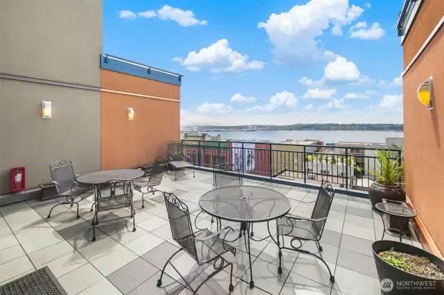 Rooftop deck to soak up more of the views!