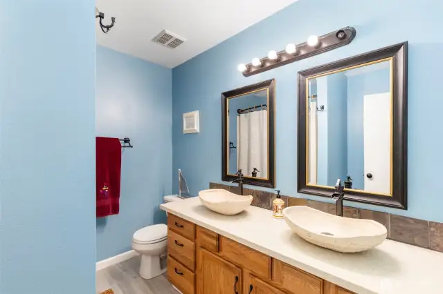Full primary bathroom